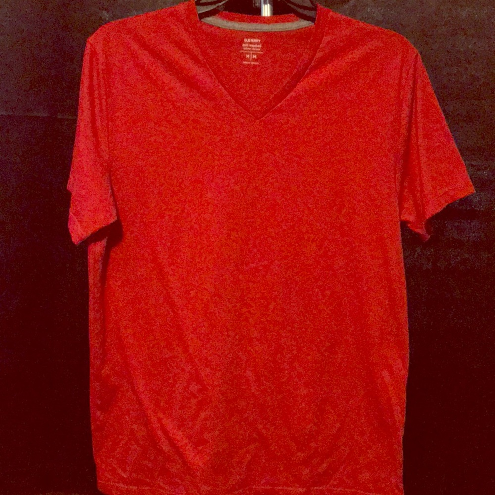 M red v neck